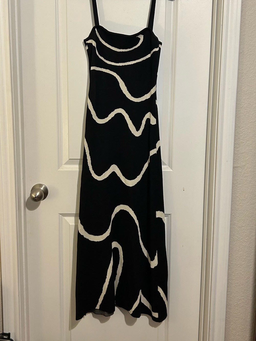 Wavy Print Knit Midi Dress - Picture 5 of 6